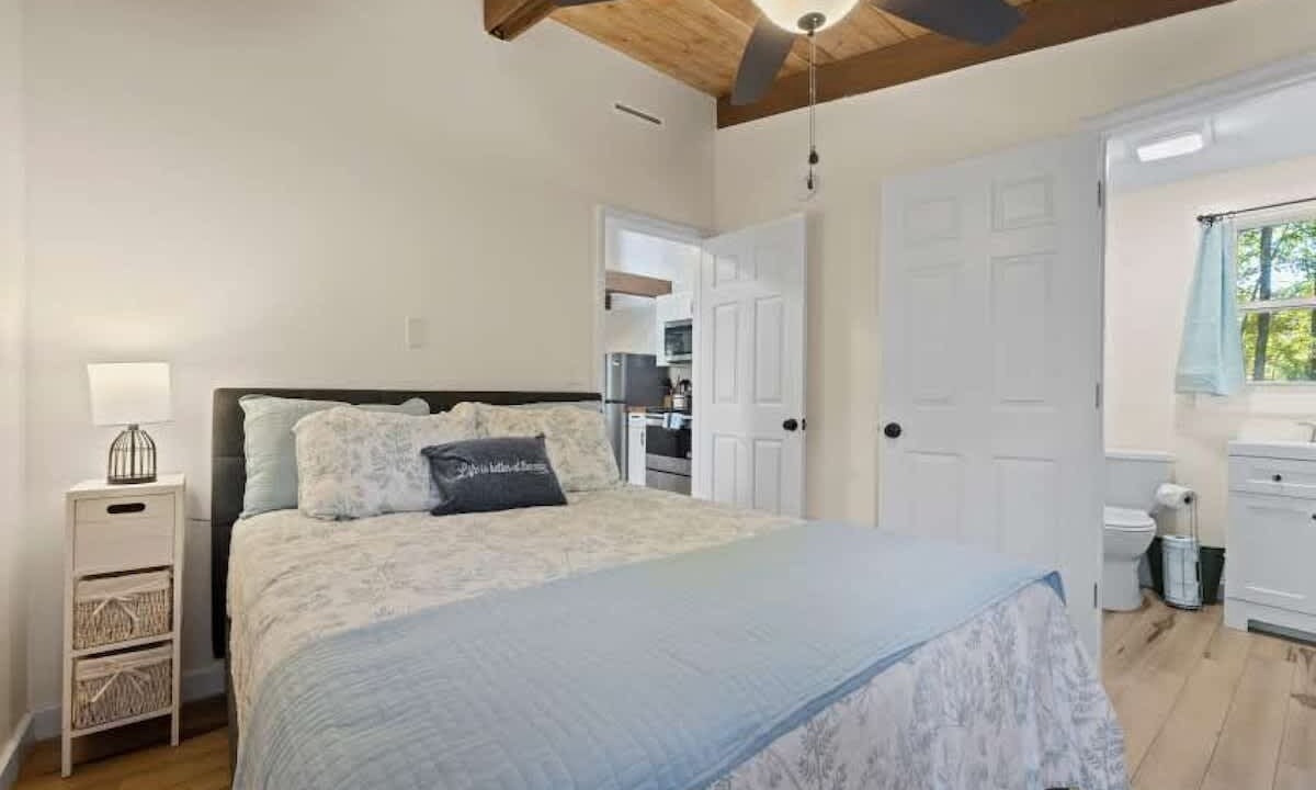 Photo of Bedroom in Hendersonville