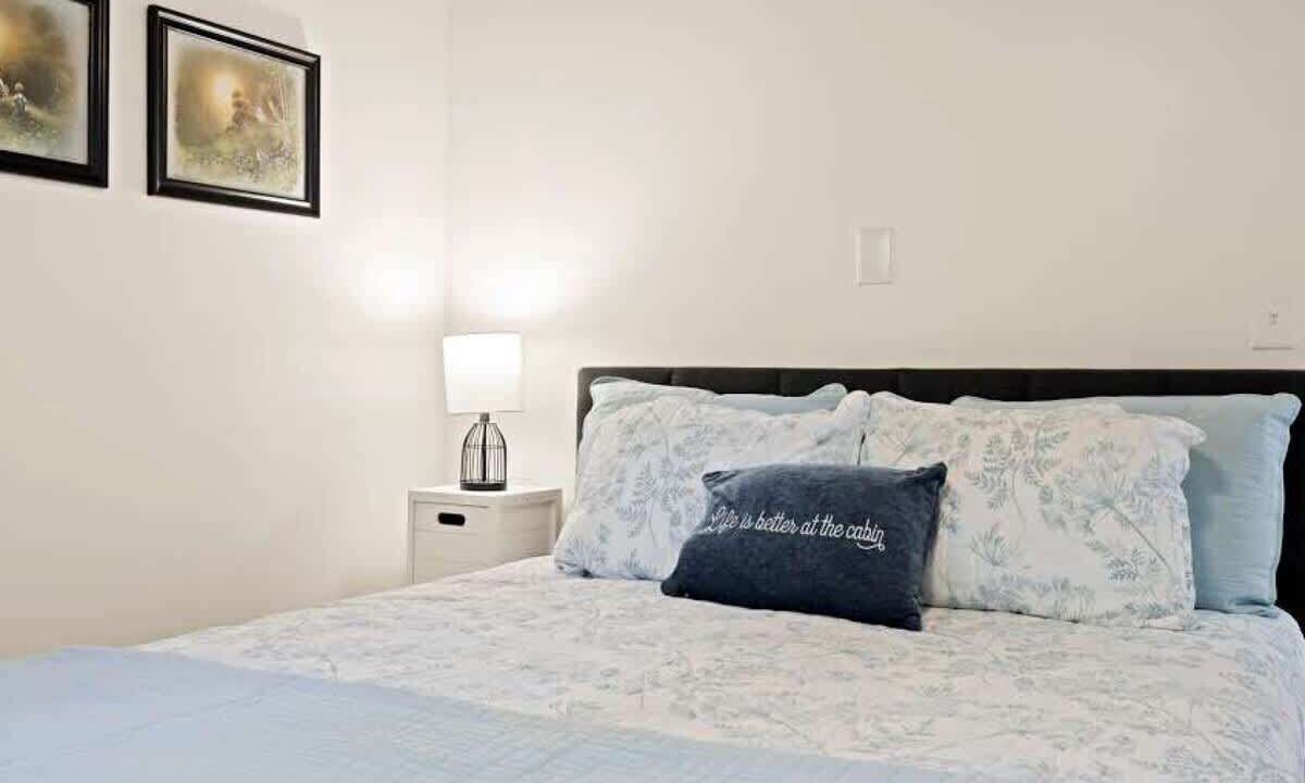Photo of Bedroom in Hendersonville
