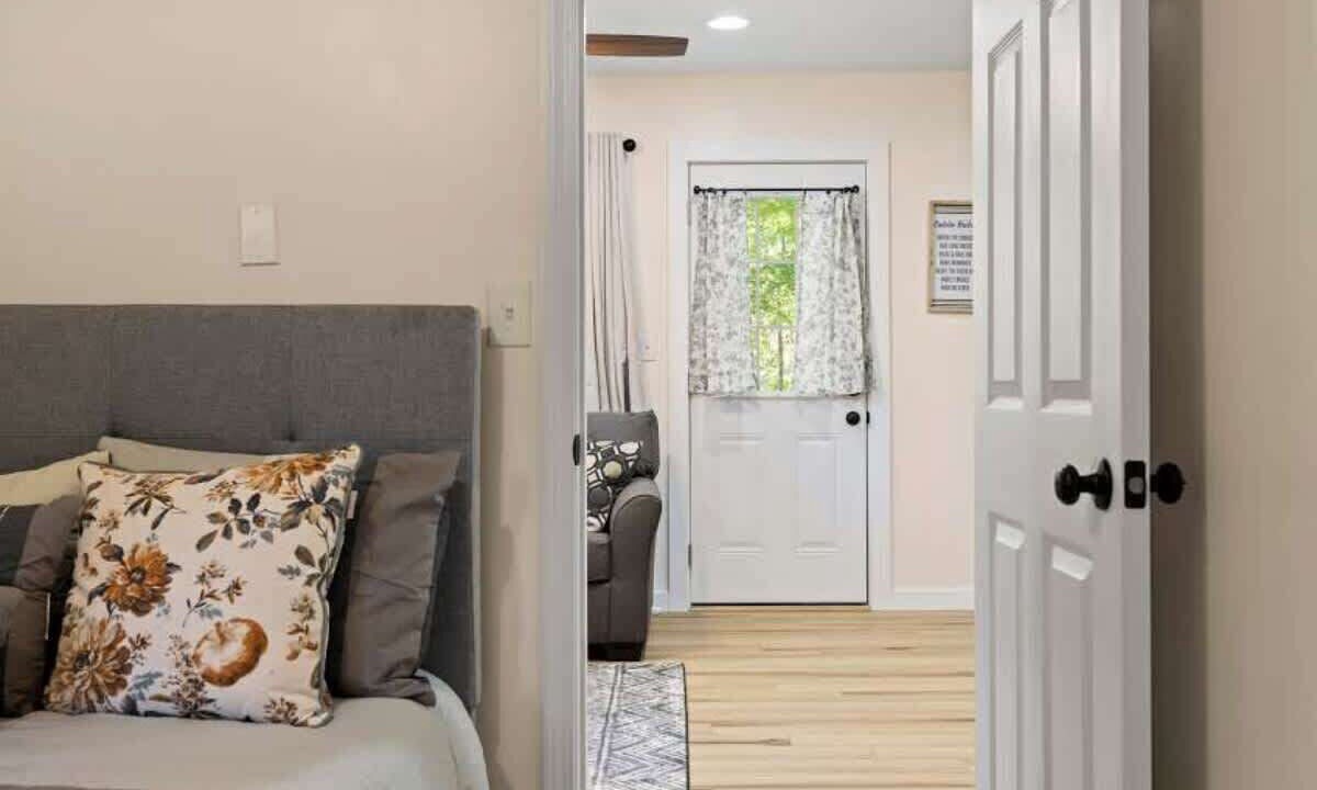 Photo of Bedroom in Hendersonville