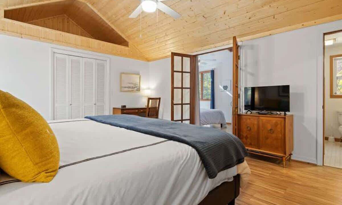 Photo of Bedroom in Hendersonville