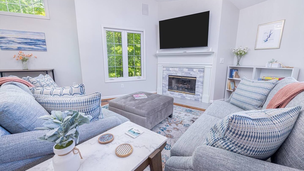 Photo of Livingroom in Indian Oaks