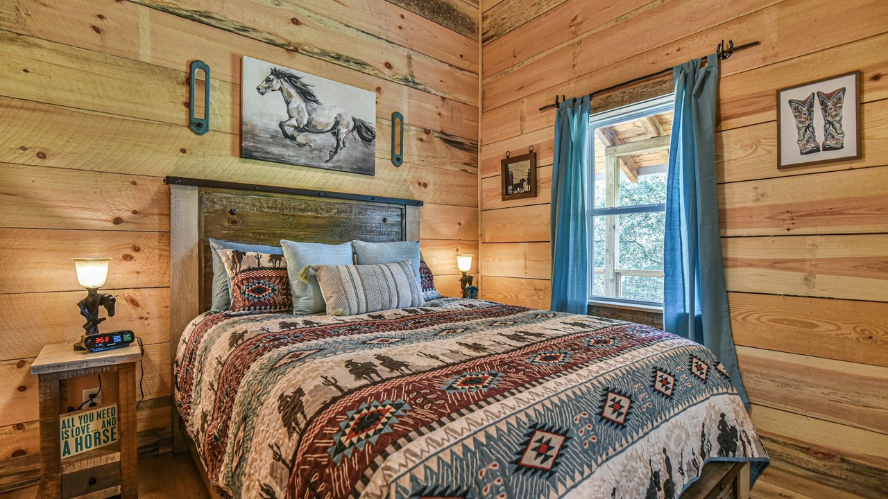 Photo of Bedroom in Hendersonville
