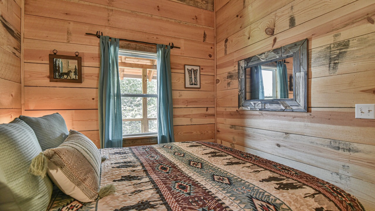 Photo of Bedroom in Hendersonville