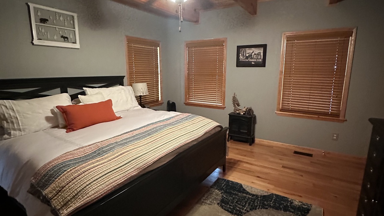 Photo of Bedroom in Piney Creek