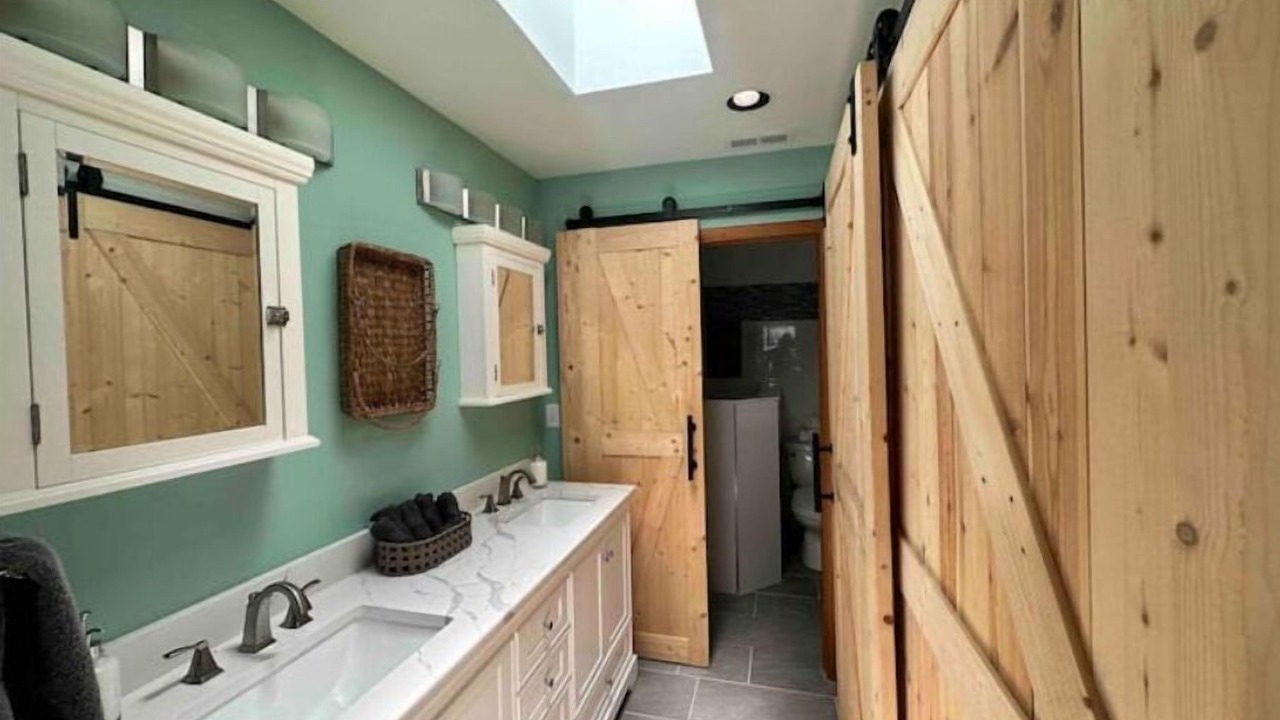 Photo of Bathroom in Colington Harbour