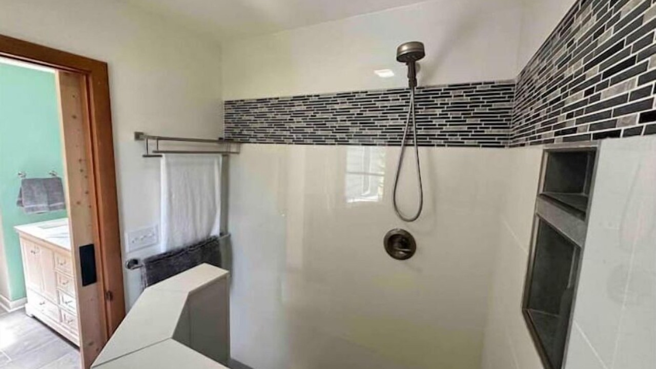 Photo of Bathroom in Colington Harbour