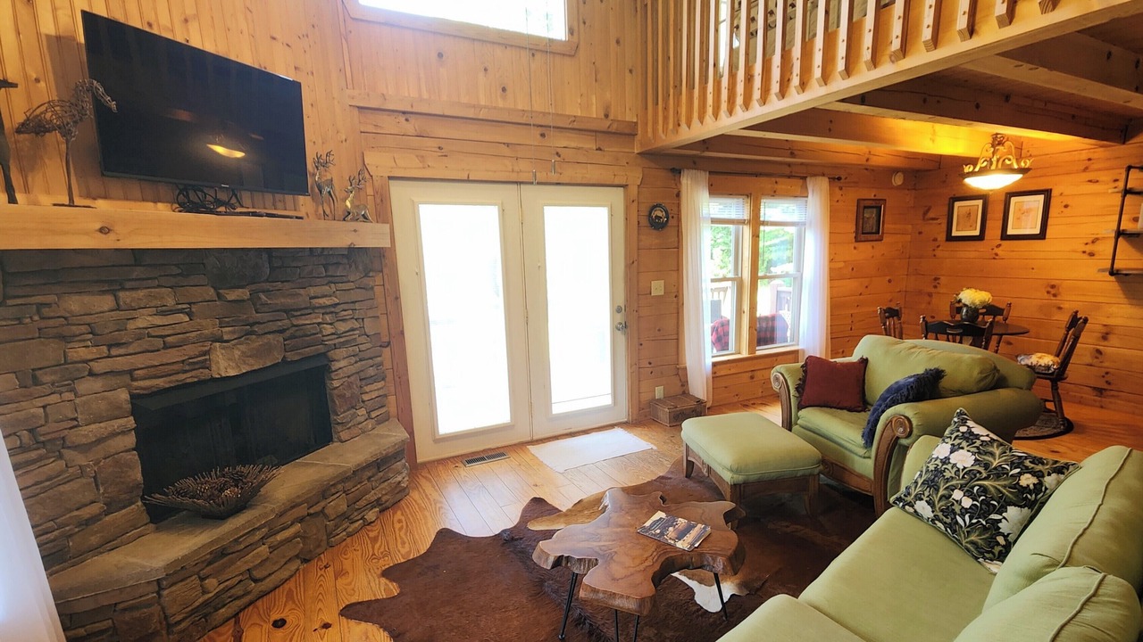 Photo of Livingroom in Sweetbriar Farms