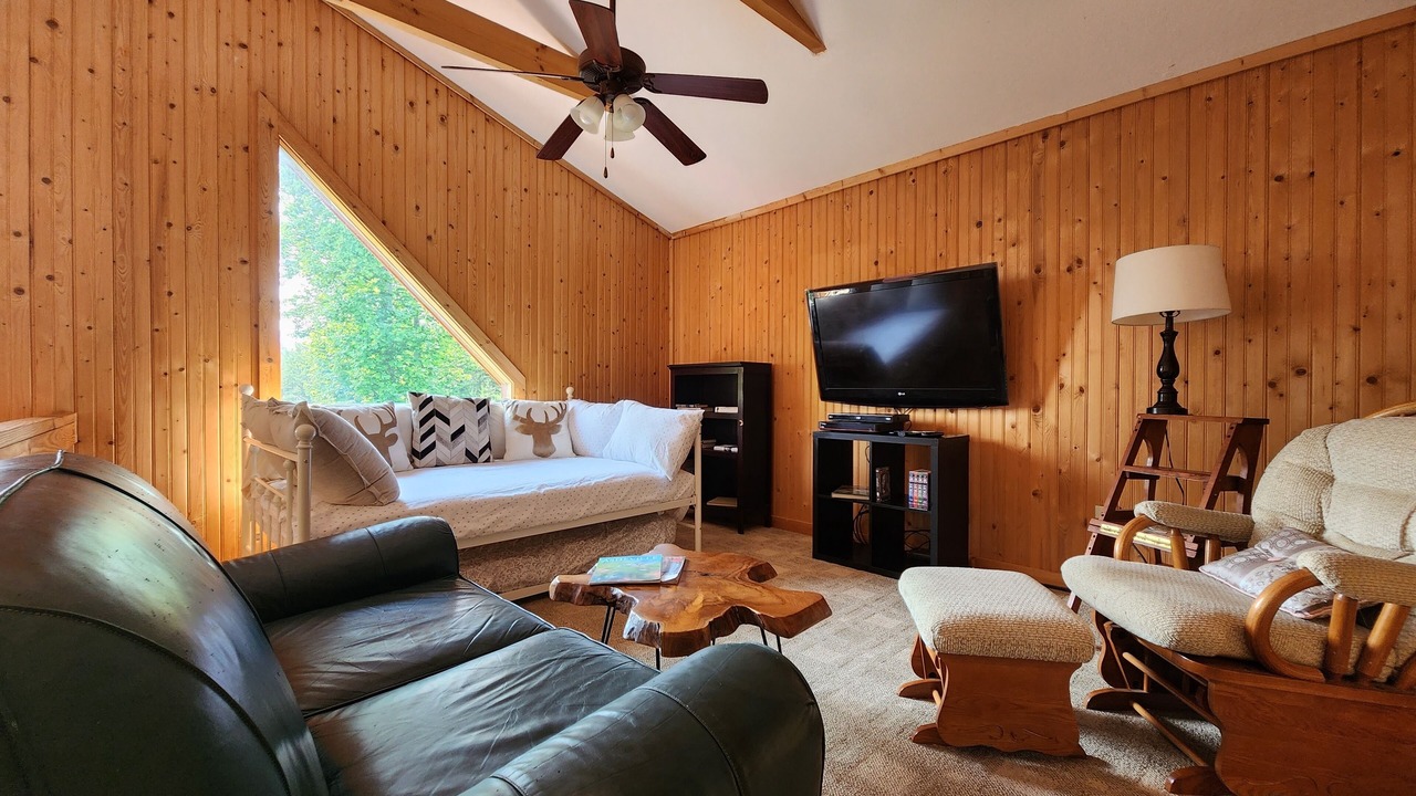Photo of Livingroom in Sweetbriar Farms