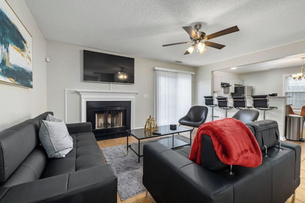 Photo of Livingroom in Northeast Raleigh