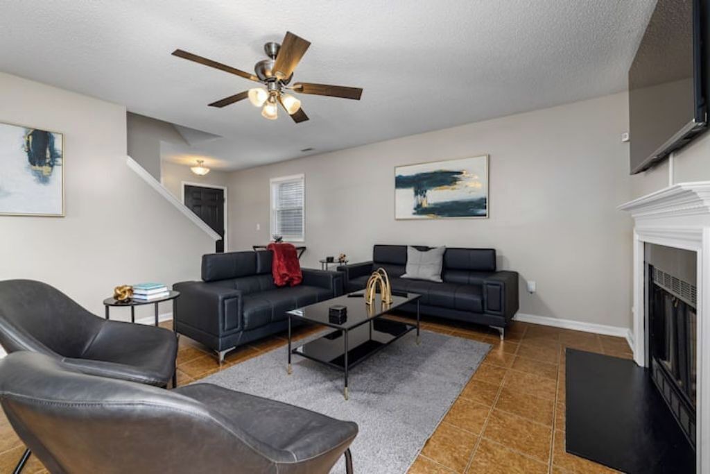 Photo of Livingroom in Northeast Raleigh