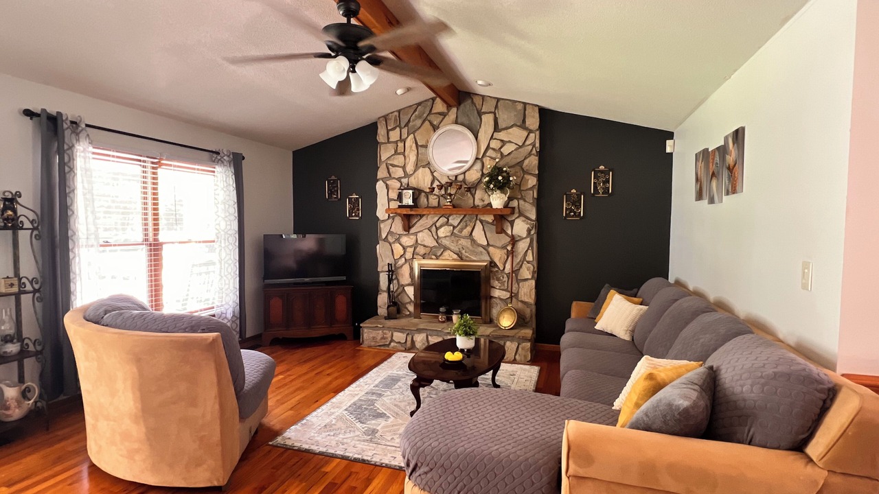 Photo of Livingroom in Boger City