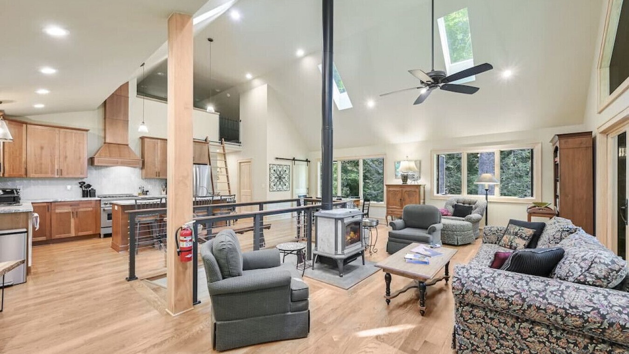 Photo of Livingroom in Weaverville