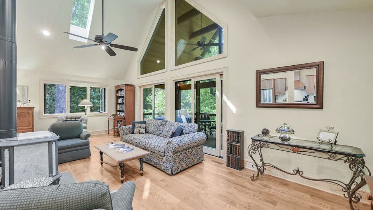 Photo of Livingroom in Weaverville