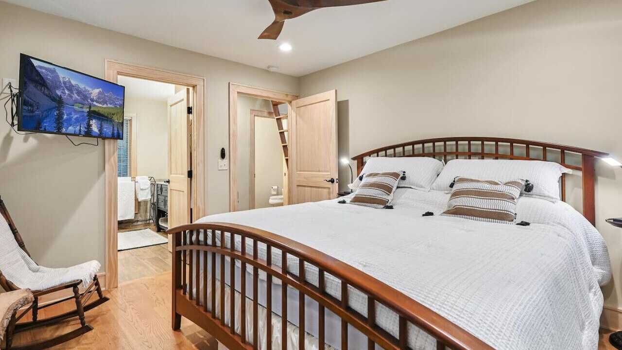 Photo of Bedroom in Weaverville