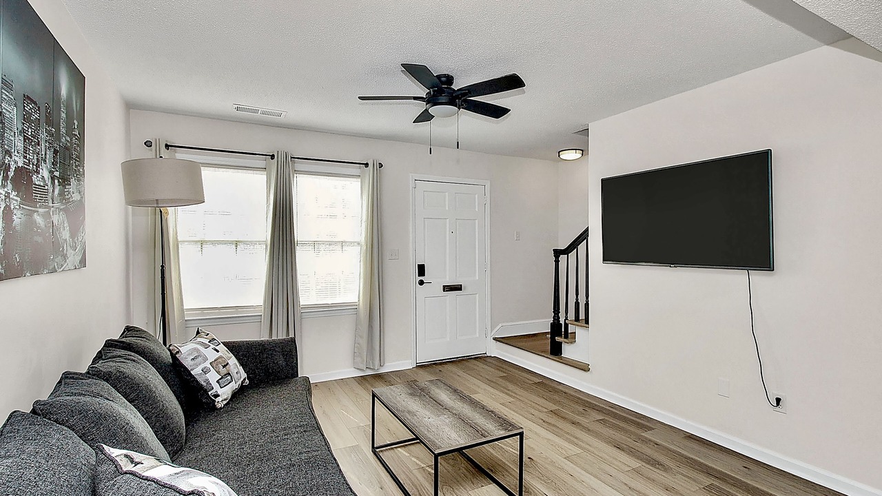 Photo of Livingroom in Executive Park