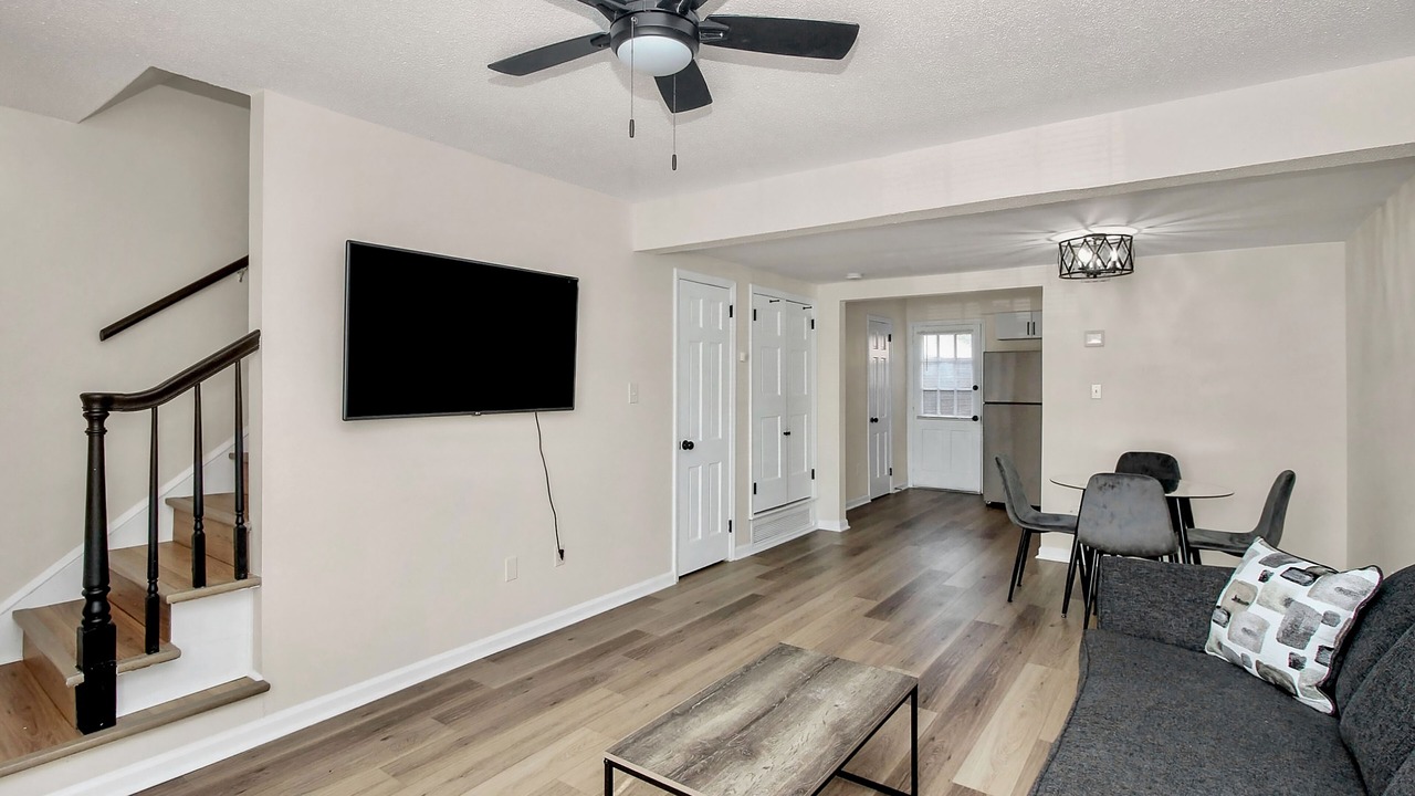Photo of Livingroom in Executive Park