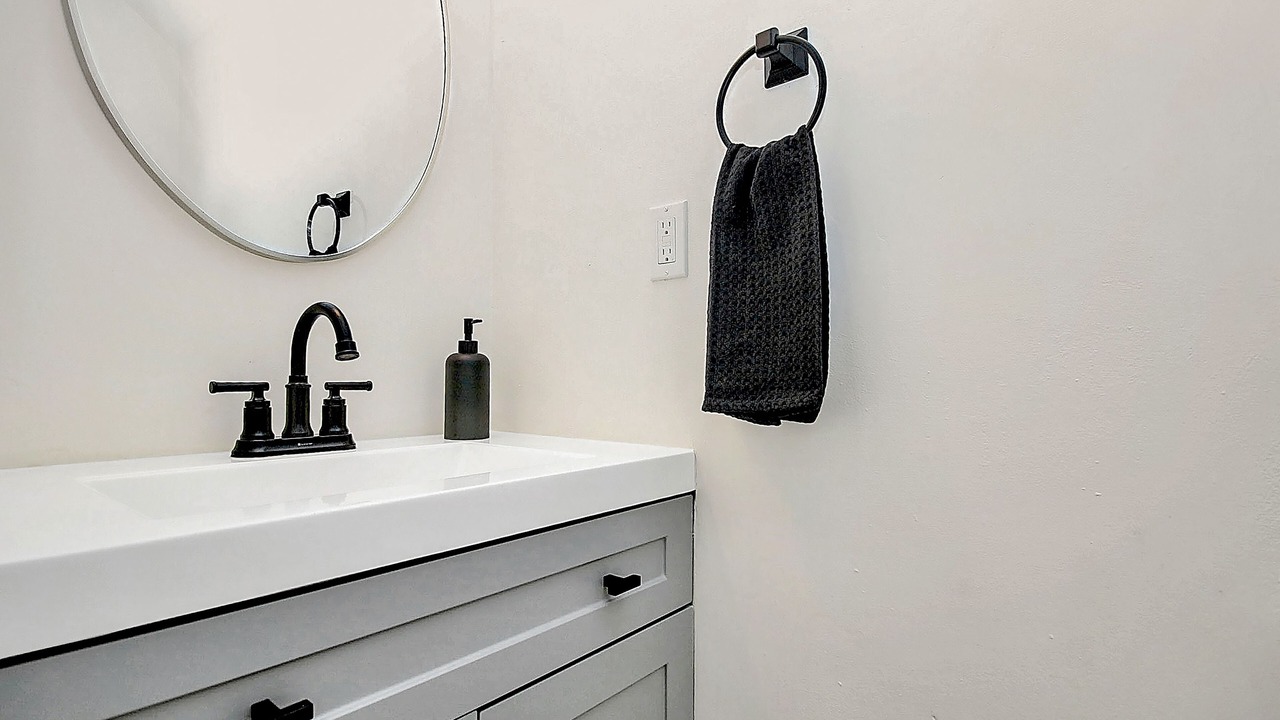 Photo of Bathroom in Executive Park
