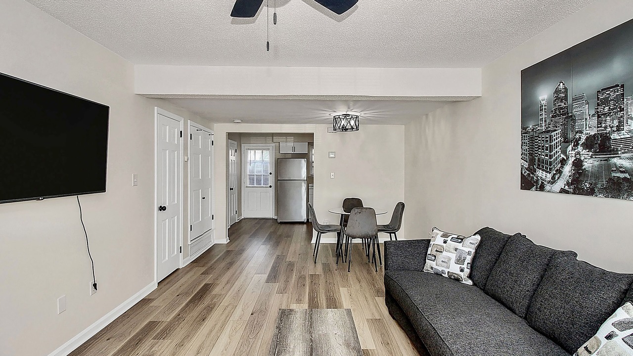 Photo of Livingroom in Executive Park