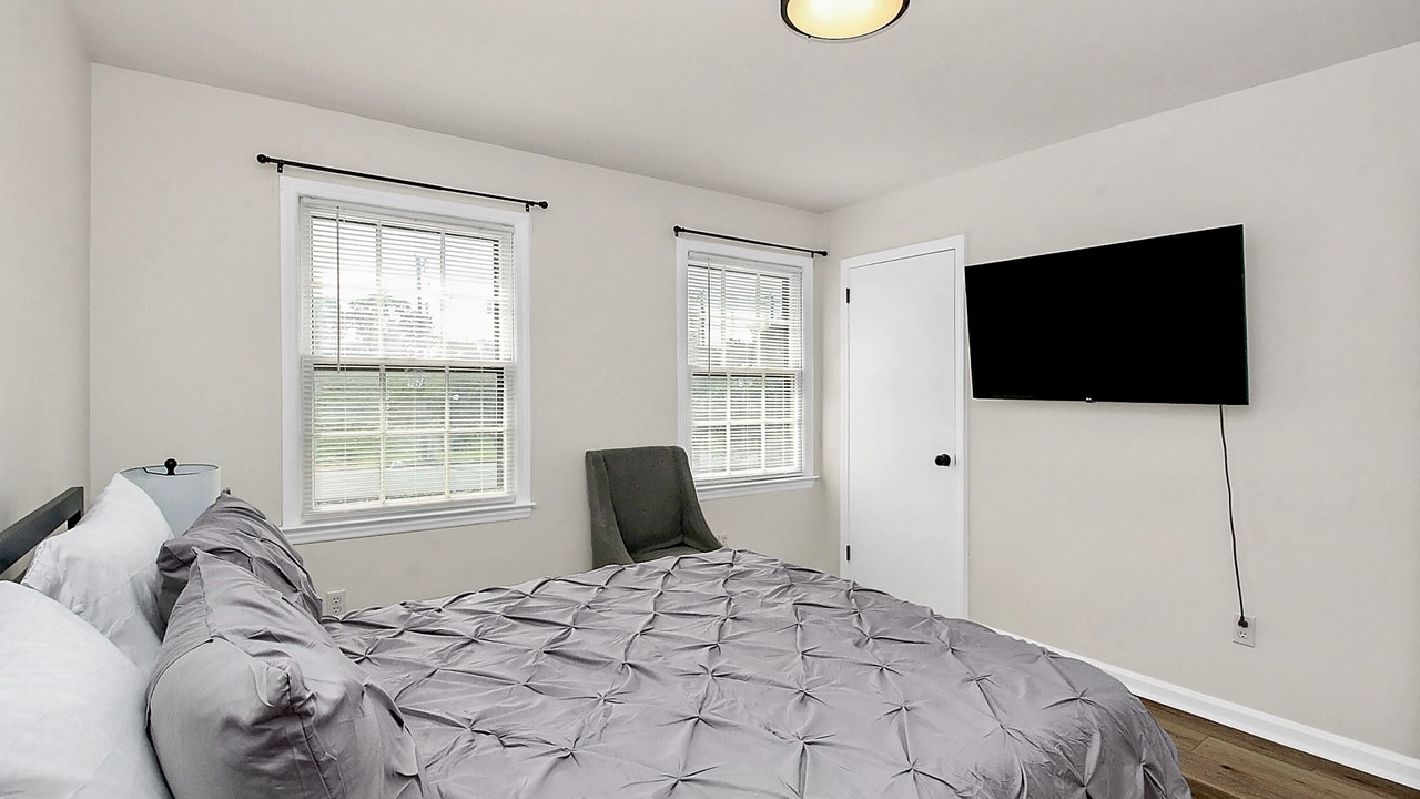 Photo of Bedroom in Executive Park