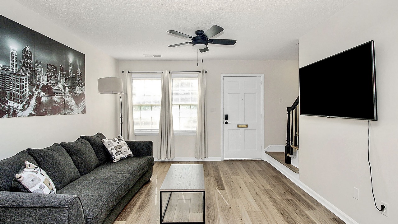 Photo of Livingroom in Executive Park