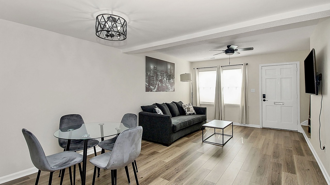 Photo of Livingroom in Executive Park
