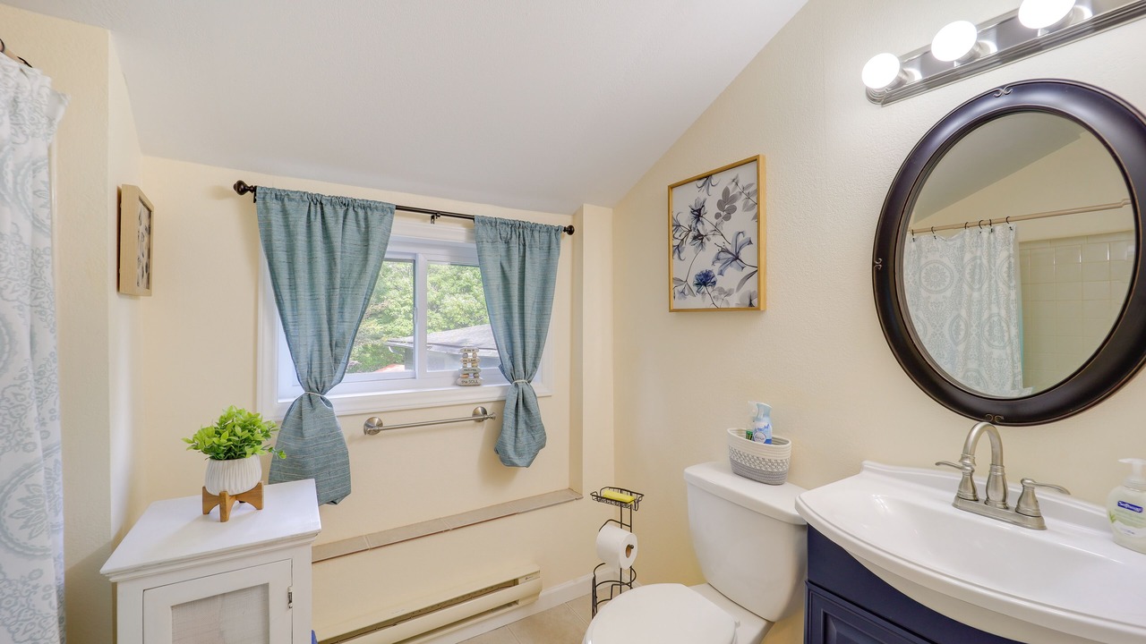 Photo of Bathroom in Newland