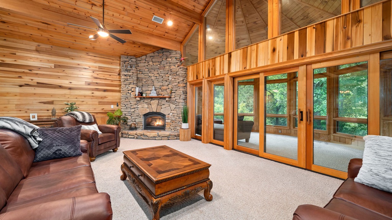 Photo of Livingroom in Hendersonville