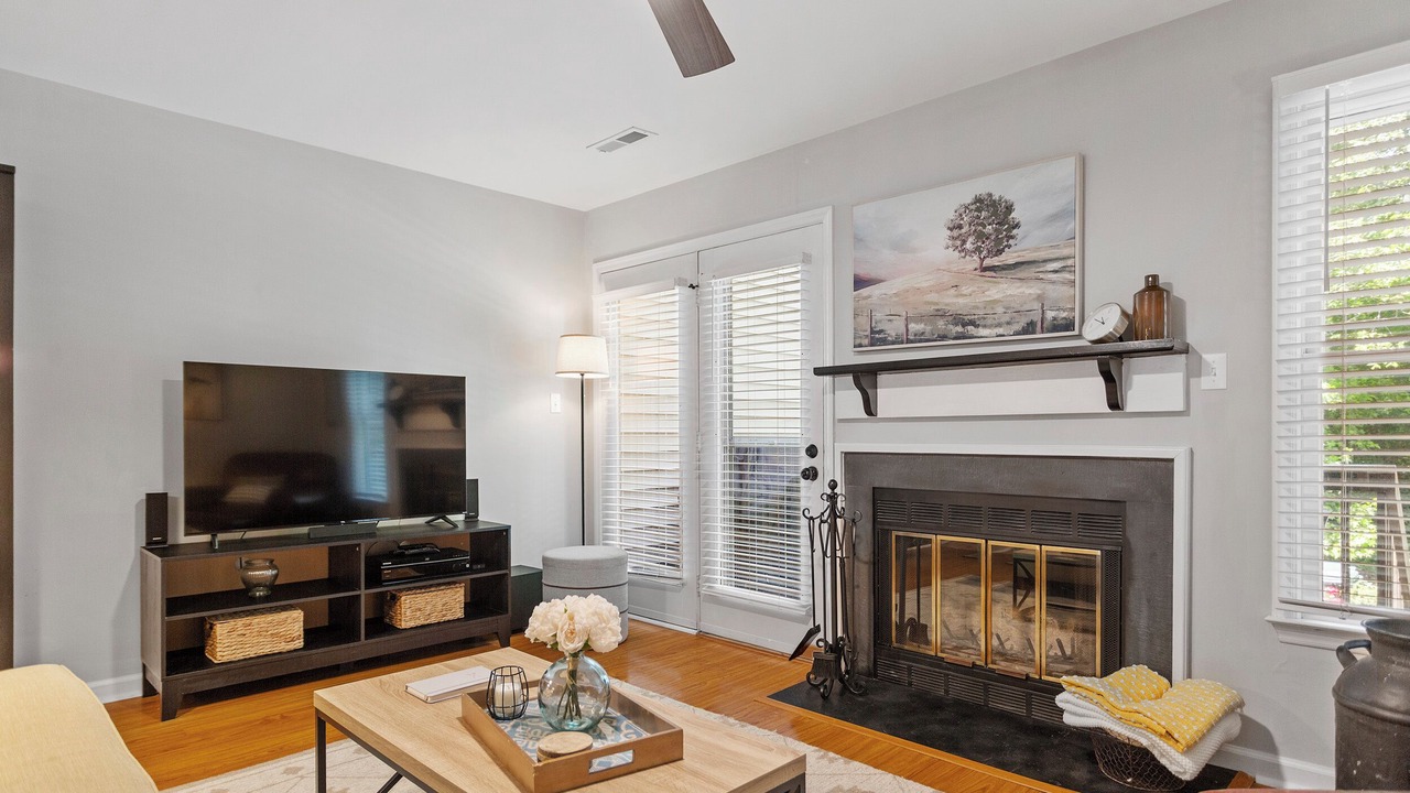 Photo of Livingroom in Northwest Raleigh