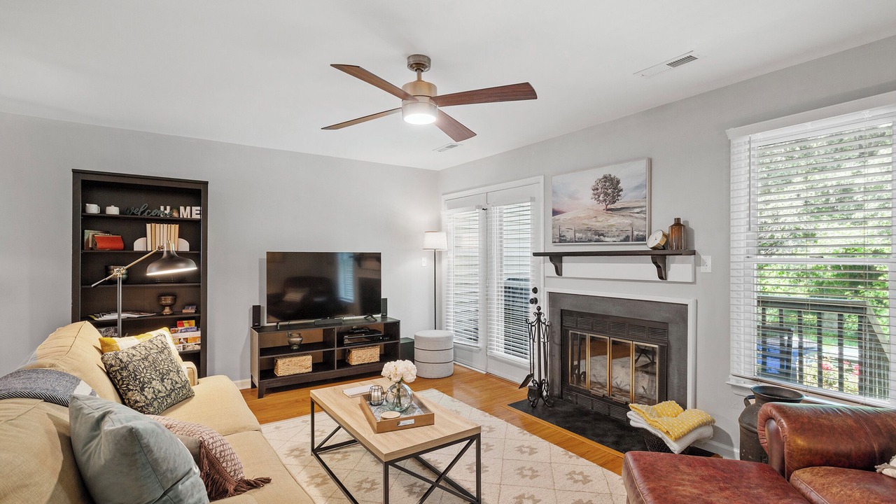 Photo of Livingroom in Northwest Raleigh