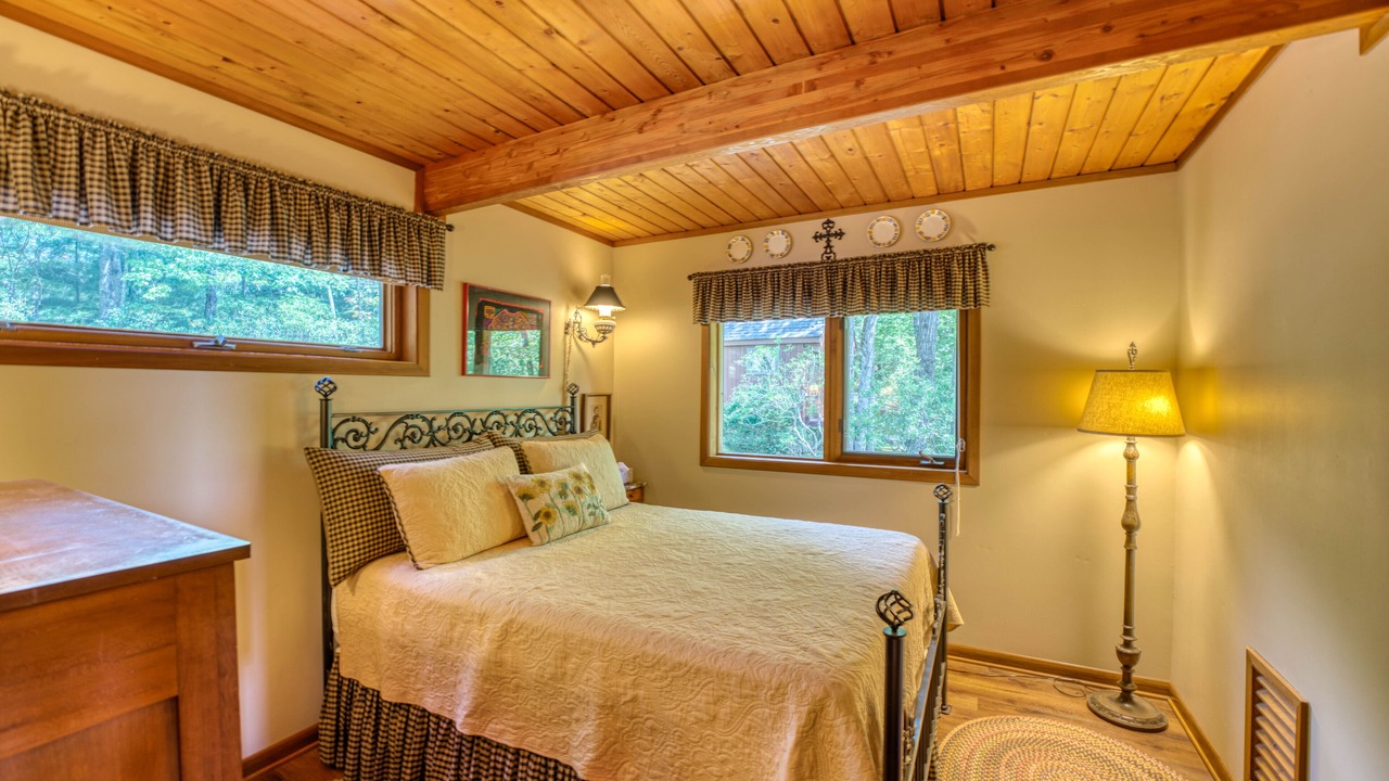 Photo of Bedroom in Frank