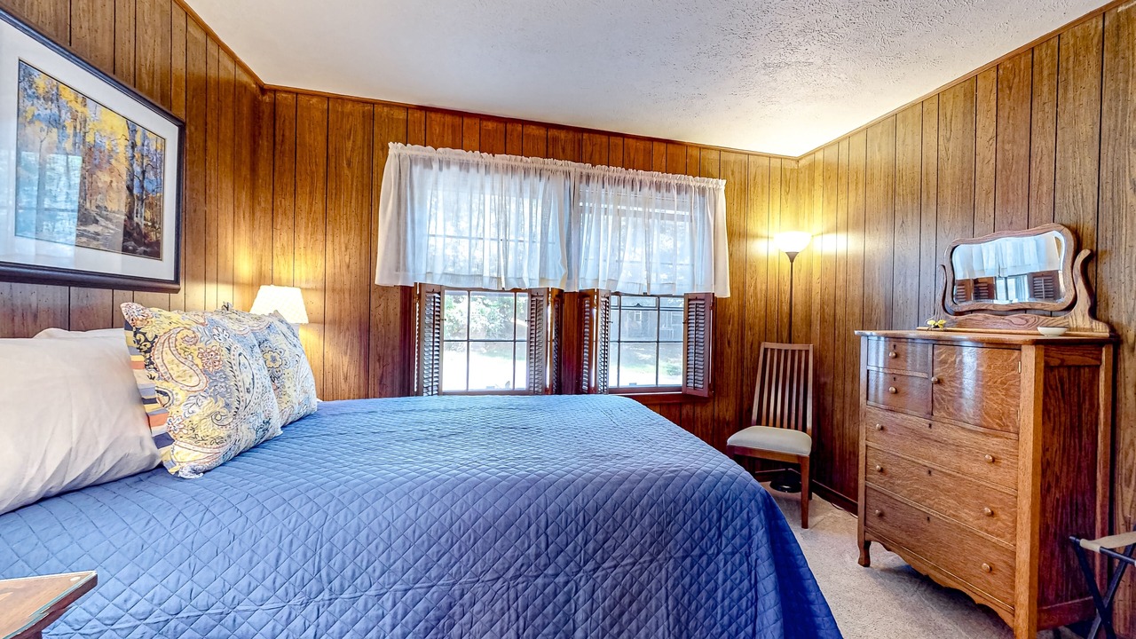 Photo of Bedroom in Lake Junaluska