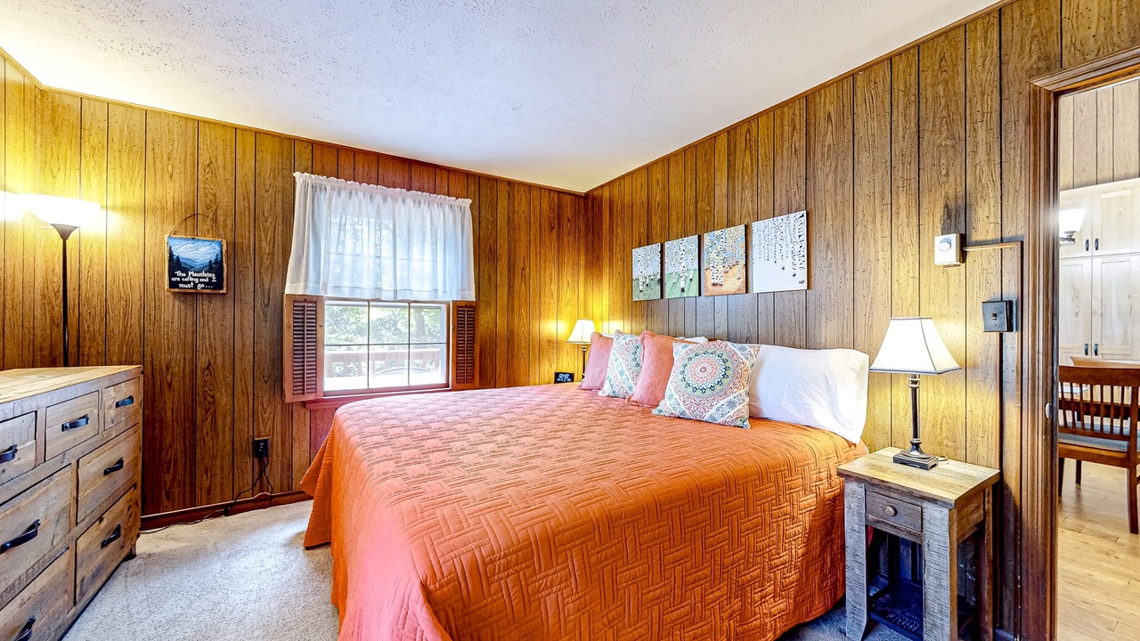 Photo of Bedroom in Lake Junaluska