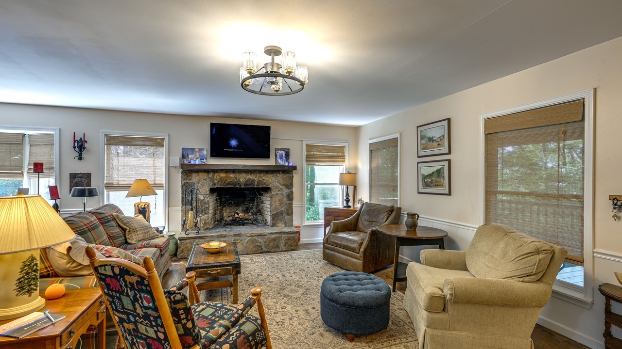 Photo of Livingroom in Scaly Mountain