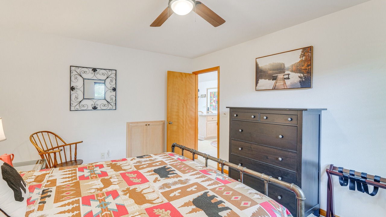 Photo of Bedroom in Upper Peachtree