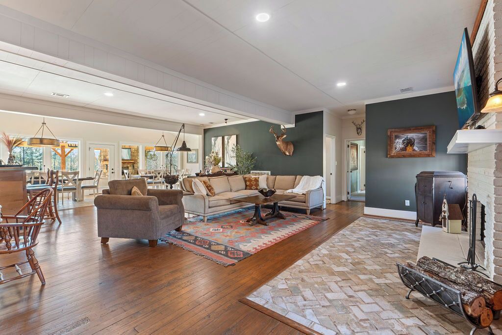 Photo of Livingroom in Peach Orchard