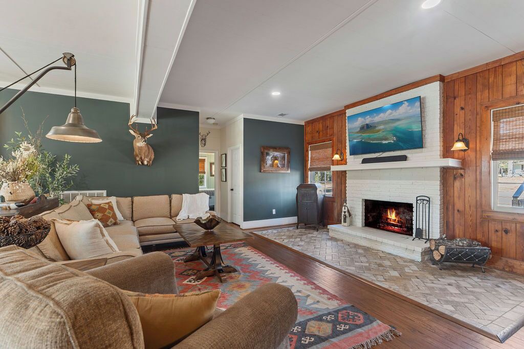 Photo of Livingroom in Peach Orchard