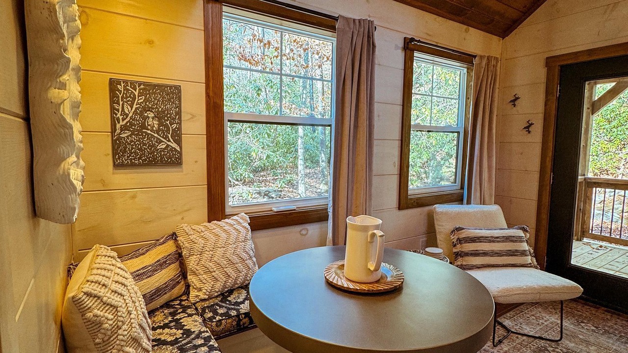 Photo of Livingroom in Old Fort