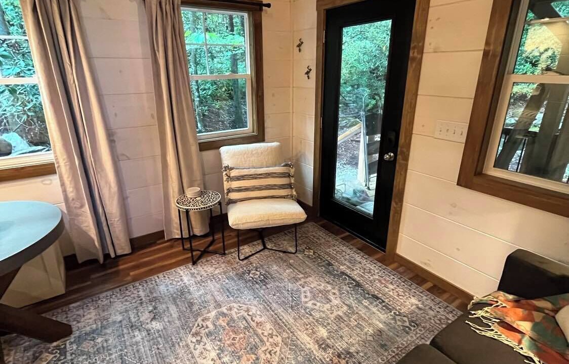 Photo of Livingroom in Old Fort