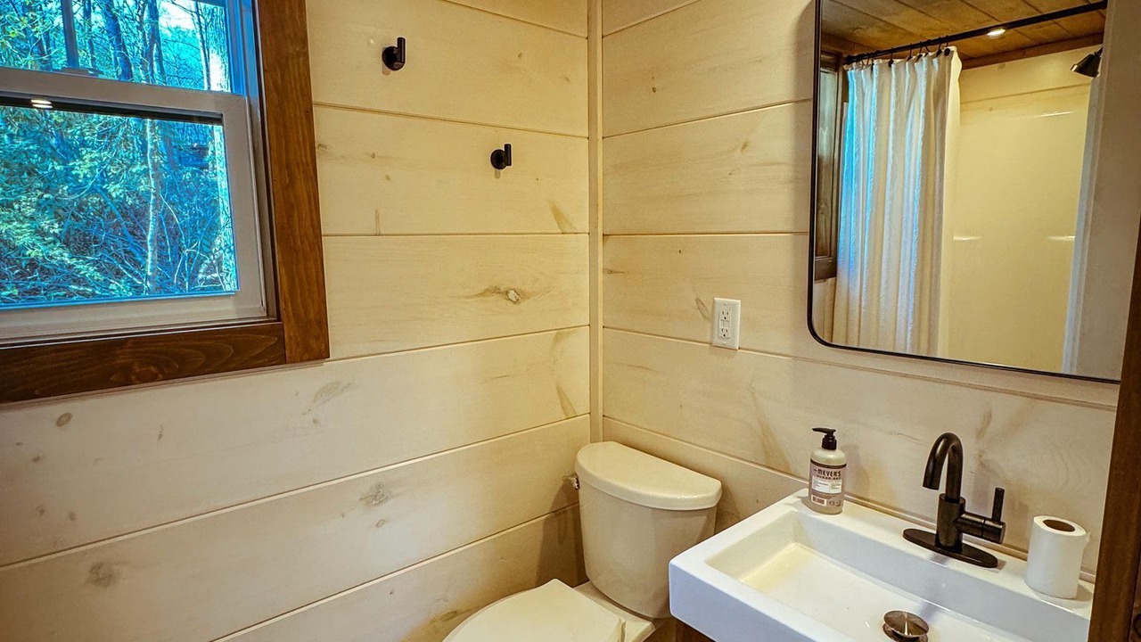 Photo of Bathroom in Old Fort