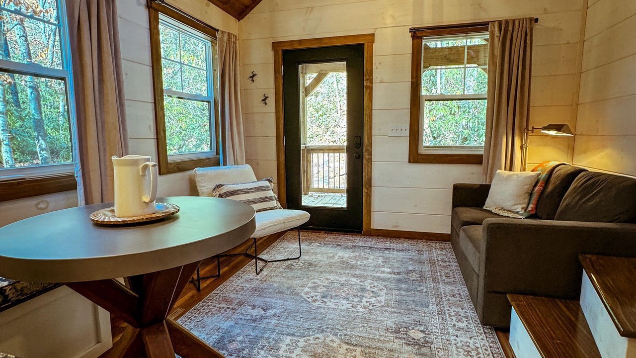 Photo of Livingroom in Old Fort