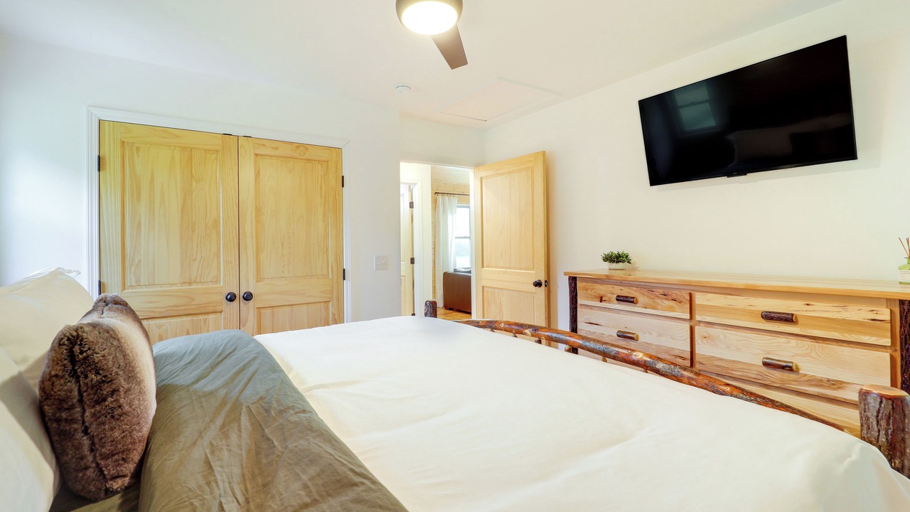 Photo of Bedroom in Purlear
