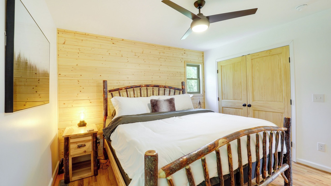 Photo of Bedroom in Purlear