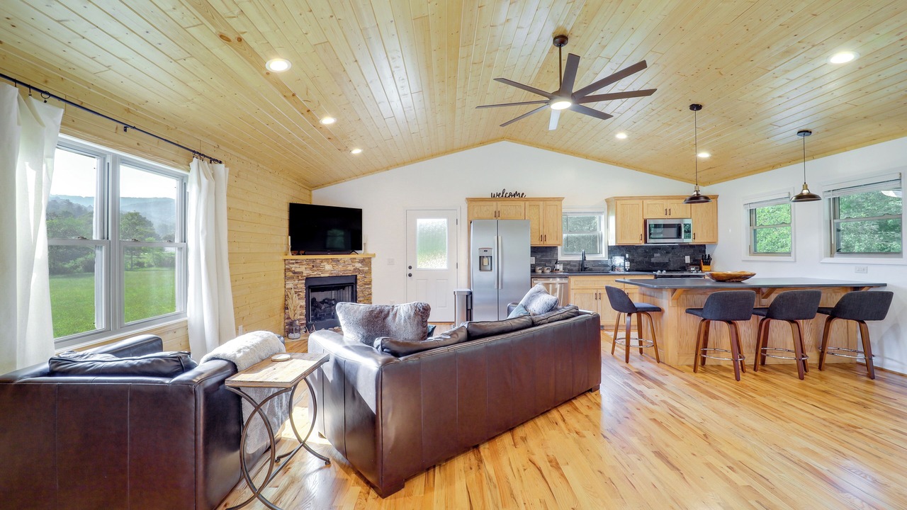 Photo of Livingroom in Purlear