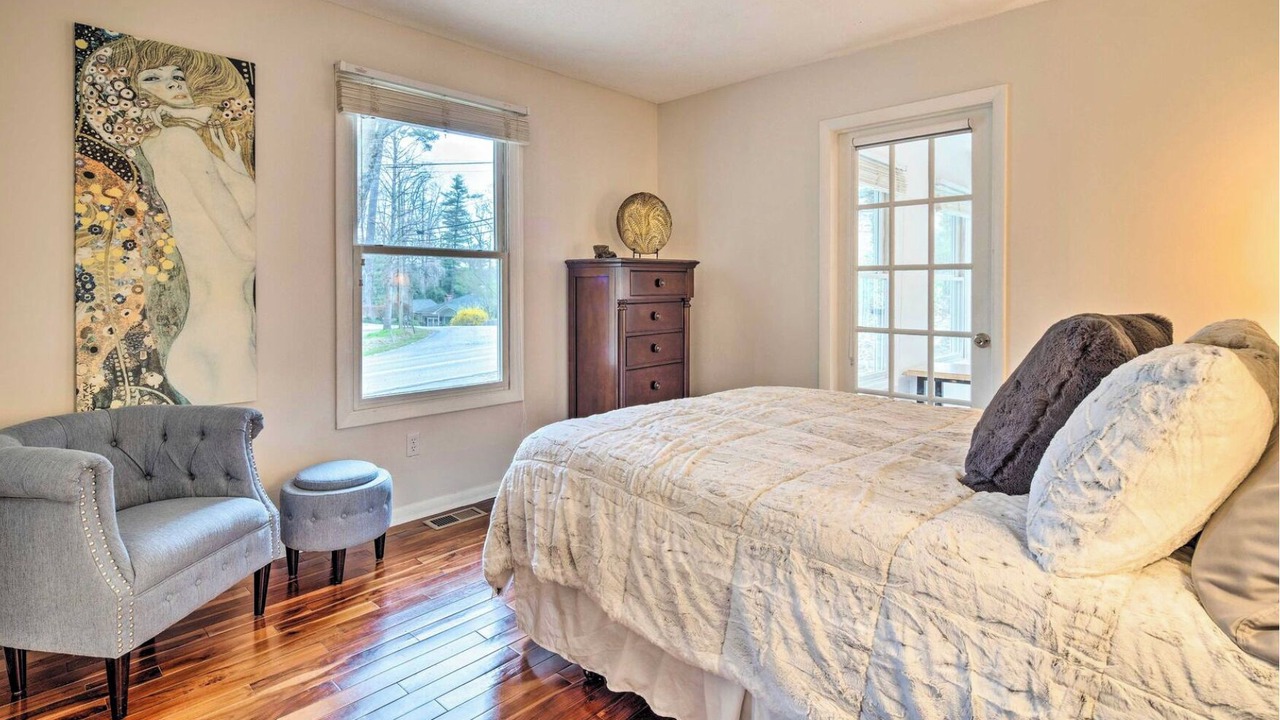 Photo of Bedroom in Laurel Park