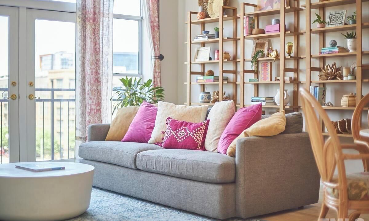 Photo of Livingroom in Downtown
