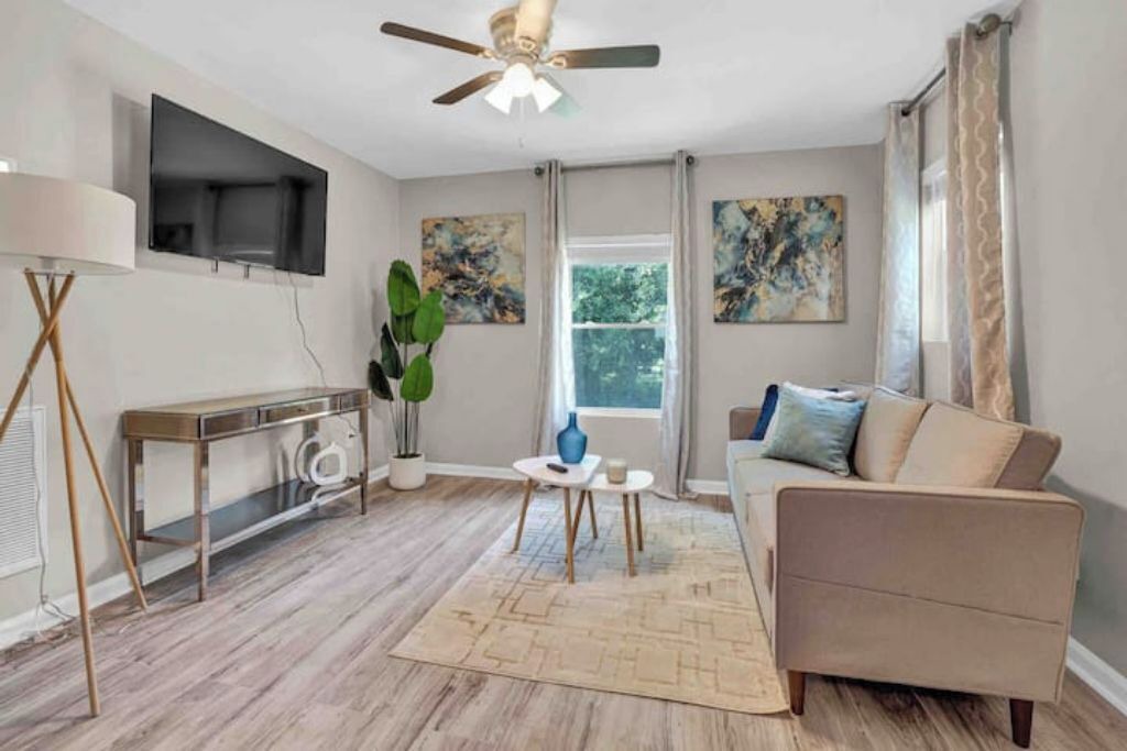 Photo of Livingroom in Southeast Raleigh