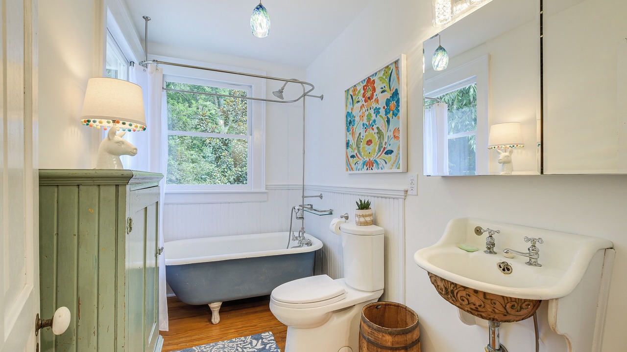 Photo of Bathroom in Bynum