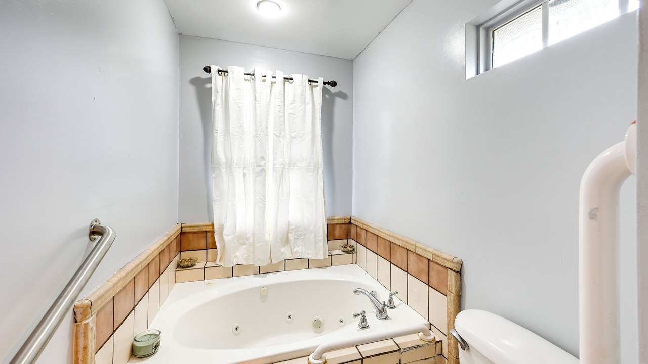 Photo of Bathroom in Ernul