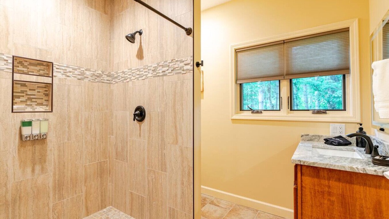 Photo of Bathroom in Marshall