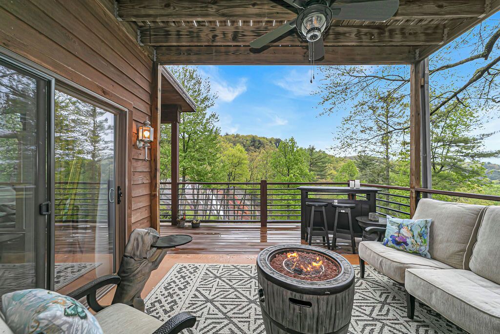 Photo of Patio Balcony in Lake Toxaway